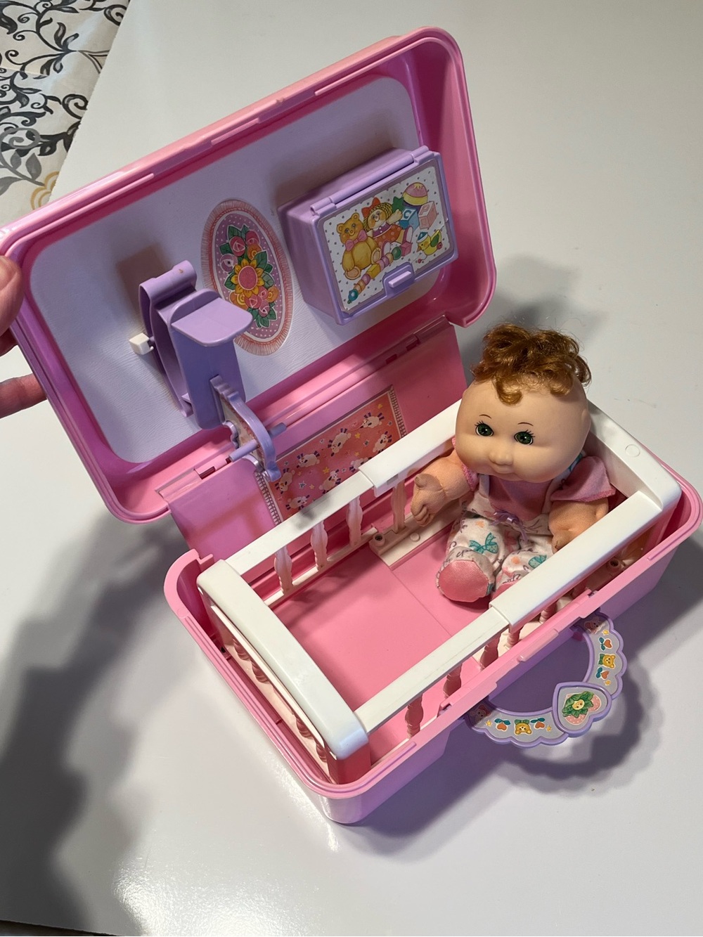 Mattel 1995 Cabbage Patch Kids Love N Go Nursery Playset